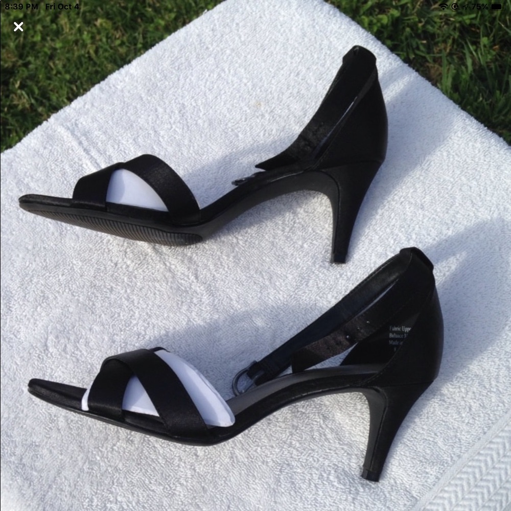 Kelly & Katie black satin sandals - Picture 4 of 5